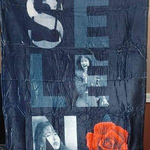 Selena blanket. 50x40